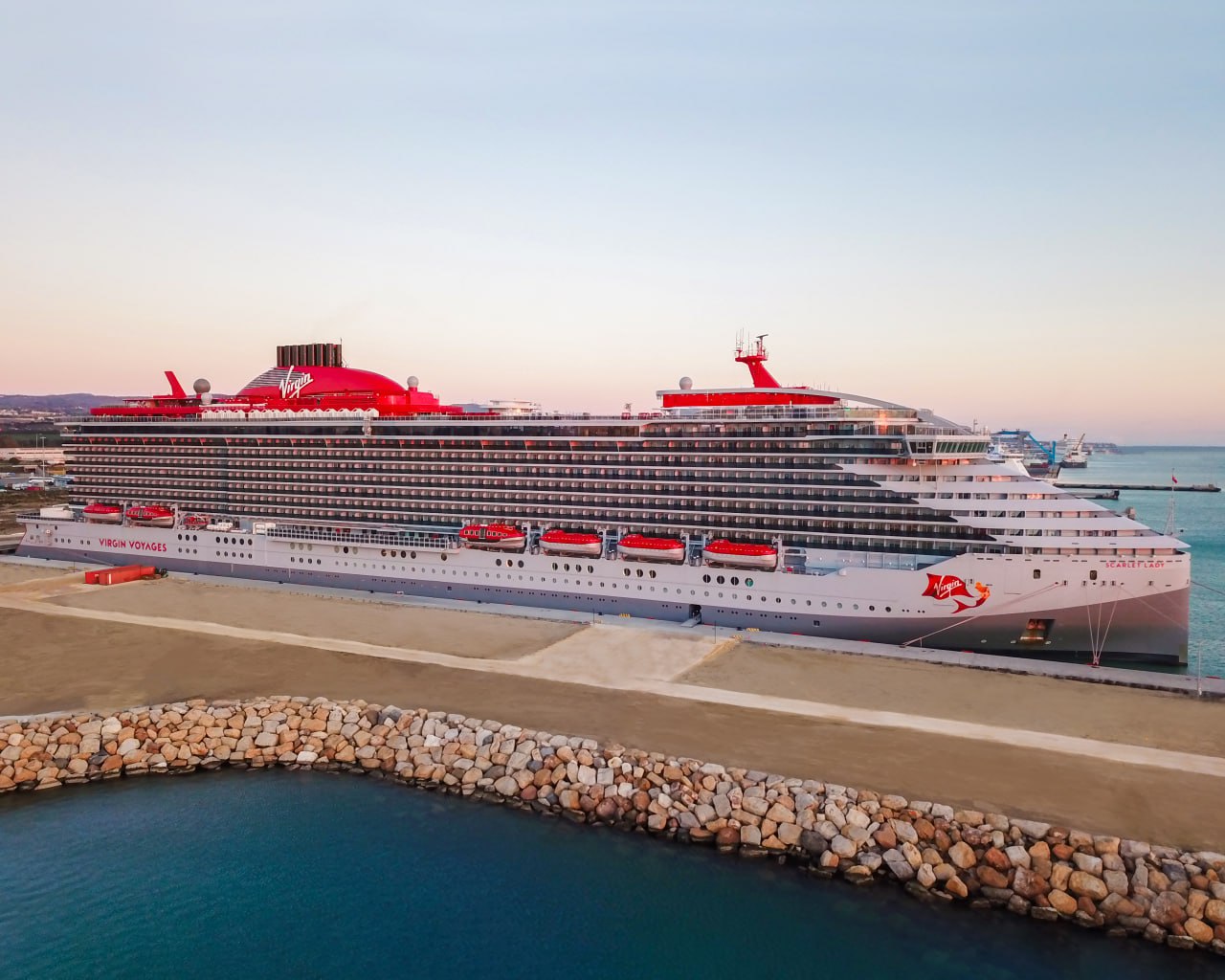 Scarlet Lady at sea