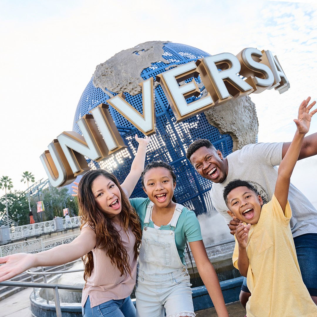 Fruglar selfie in front of Incredible Hulk Coaster at Universal Orlando